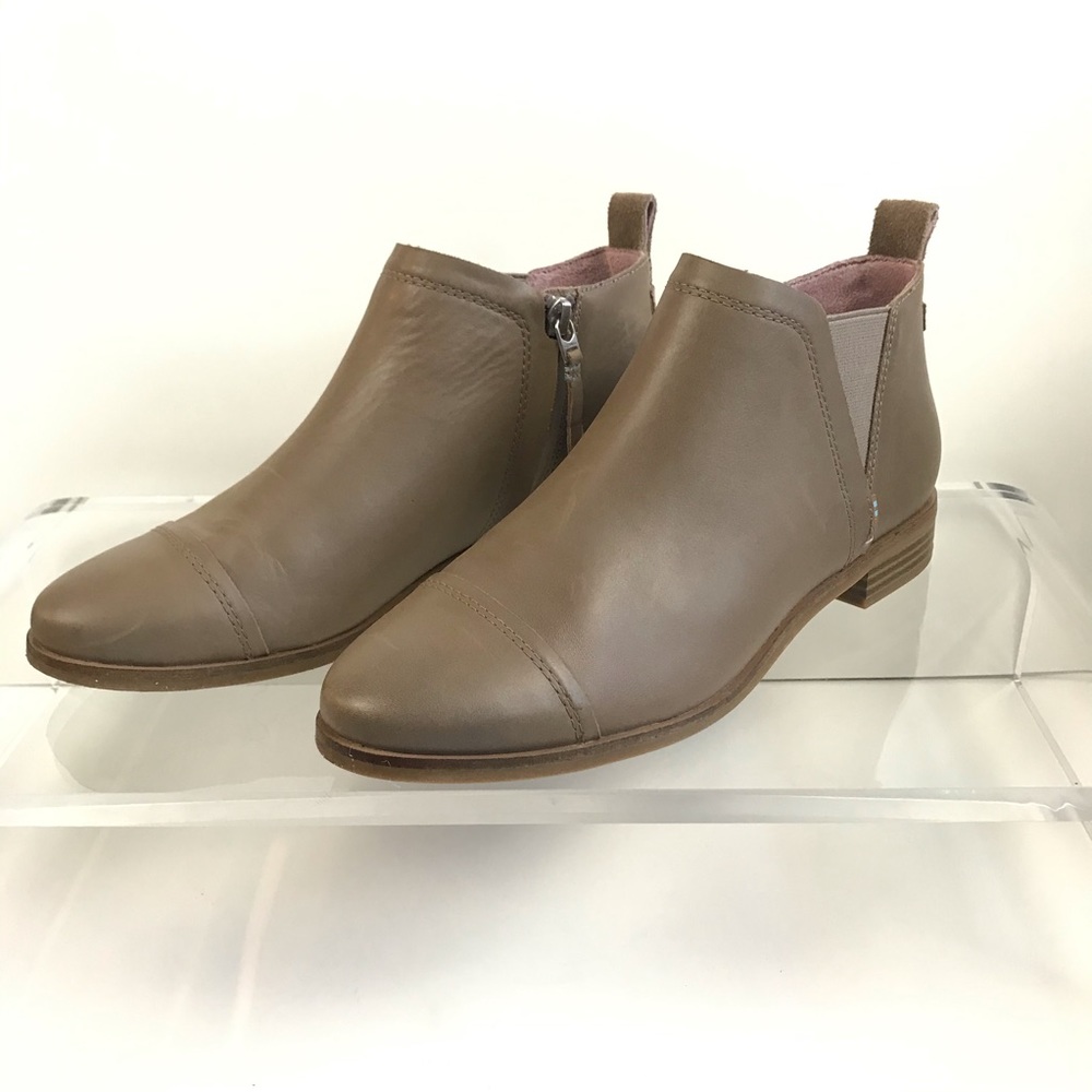Toms Reese Cap Toe Chelsea Boots Booties Taupe Womens Size 8W Side Zip EUC